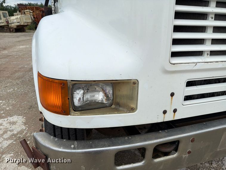 image for item FH6245 1994 International 8100 flatbed truck