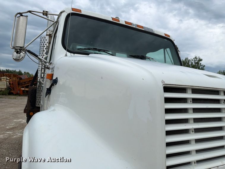 image for item FH6245 1994 International 8100 flatbed truck