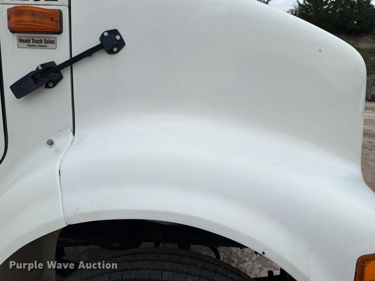 image for item FH6245 1994 International 8100 flatbed truck