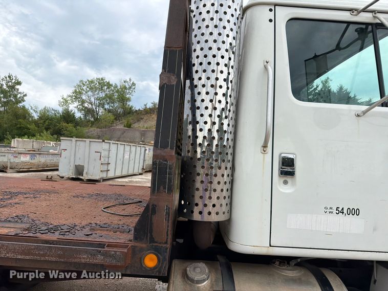 image for item FH6245 1994 International 8100 flatbed truck