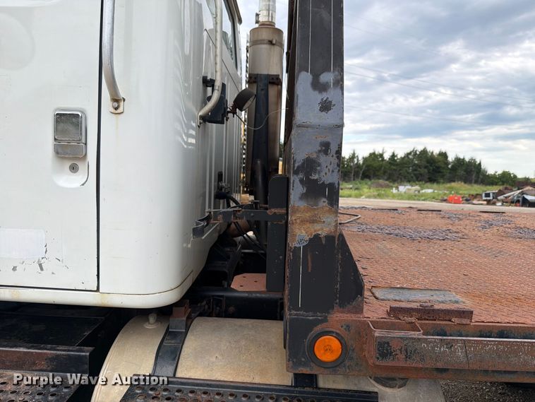 image for item FH6245 1994 International 8100 flatbed truck