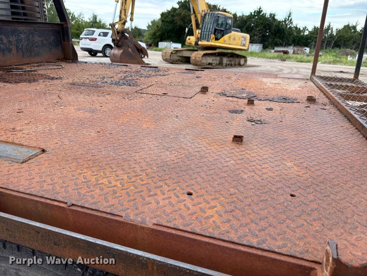 image for item FH6245 1994 International 8100 flatbed truck