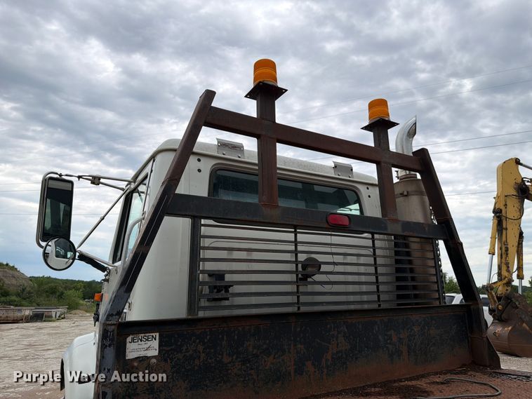 image for item FH6245 1994 International 8100 flatbed truck