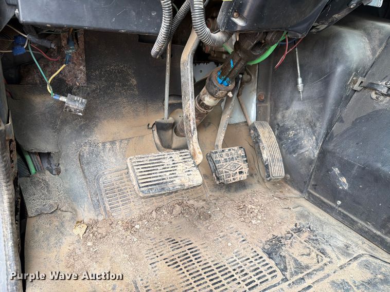 image for item FH6245 1994 International 8100 flatbed truck