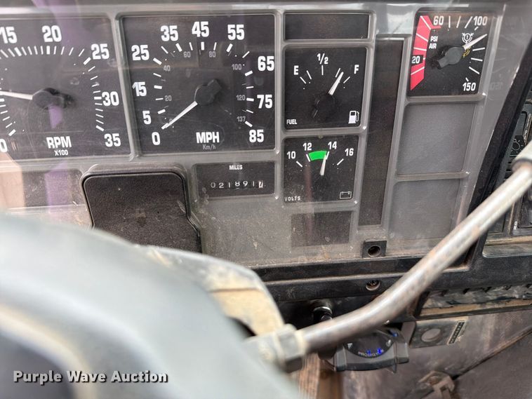 image for item FH6245 1994 International 8100 flatbed truck