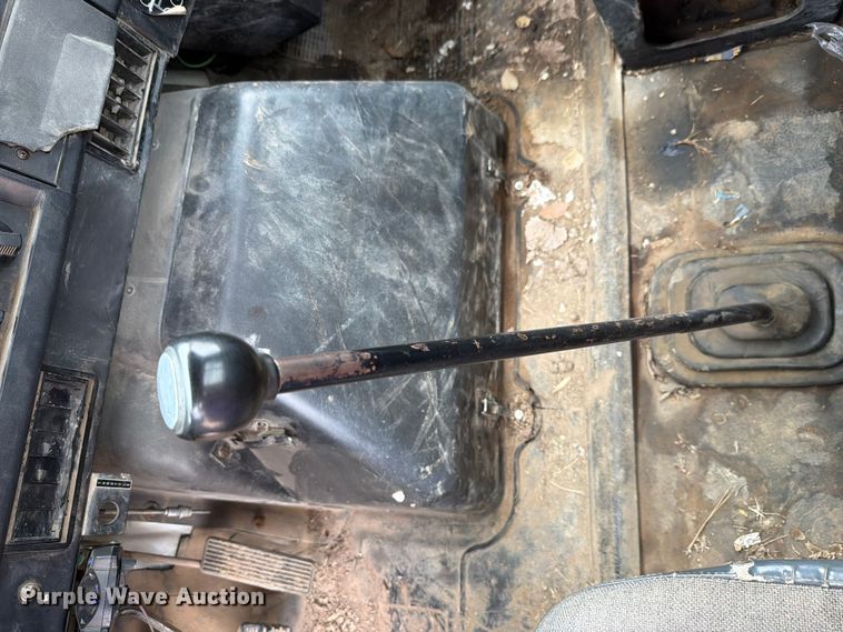 image for item FH6245 1994 International 8100 flatbed truck