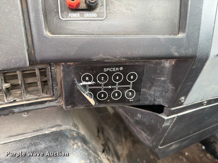 image for item FH6245 1994 International 8100 flatbed truck