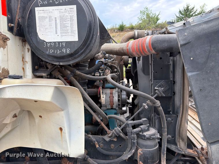 image for item FH6245 1994 International 8100 flatbed truck
