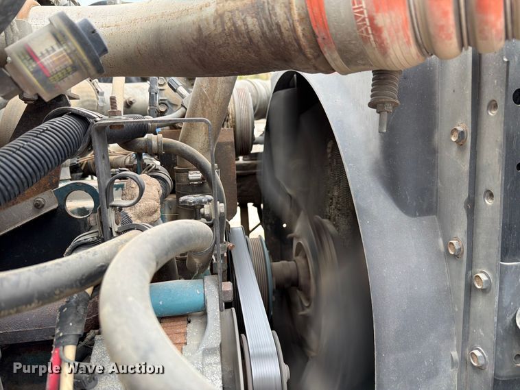 image for item FH6245 1994 International 8100 flatbed truck