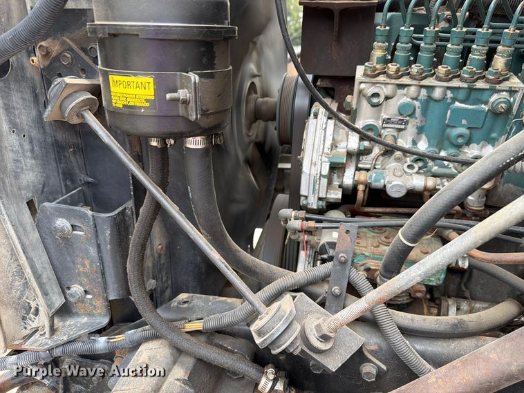image for item FH6245 1994 International 8100 flatbed truck