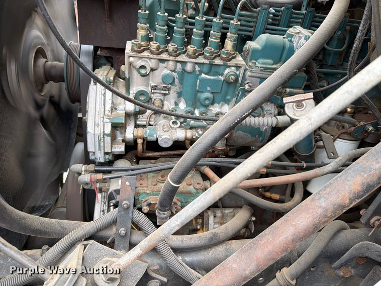 image for item FH6245 1994 International 8100 flatbed truck