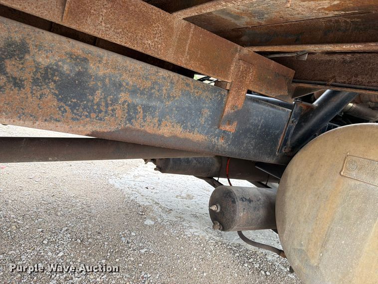 image for item FH6245 1994 International 8100 flatbed truck