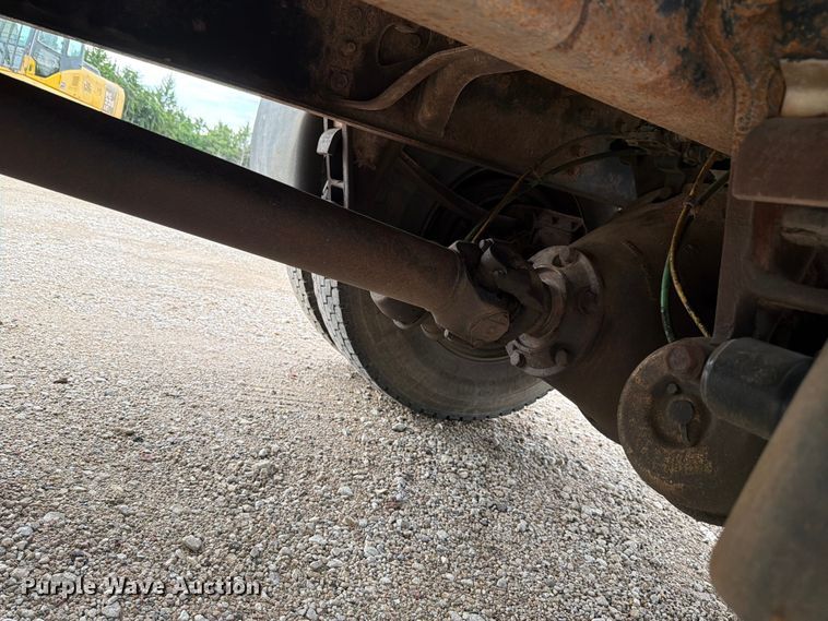 image for item FH6245 1994 International 8100 flatbed truck