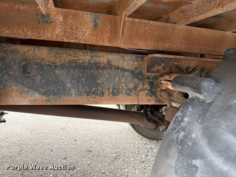 image for item FH6245 1994 International 8100 flatbed truck