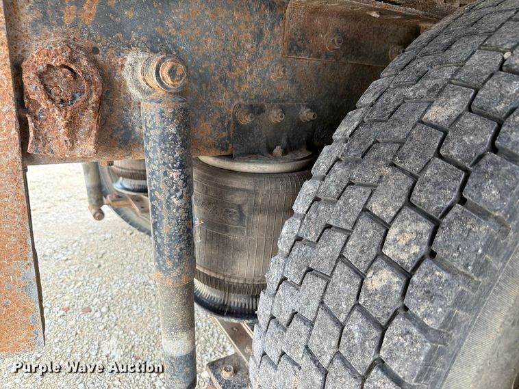 image for item FH6245 1994 International 8100 flatbed truck