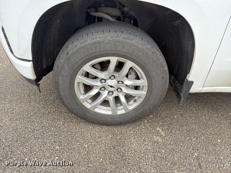 image for item FH6247 2021 Chevrolet Silverado 1500 RST Crew Cab pickup truck