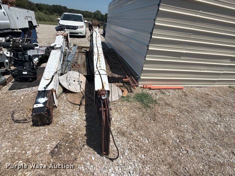 image for item FI0303 Truck crane