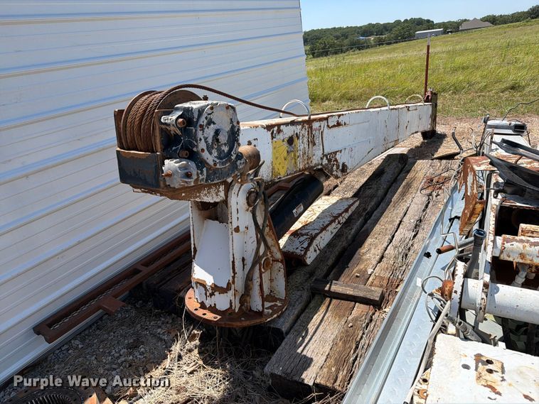 image for item FI0303 Truck crane