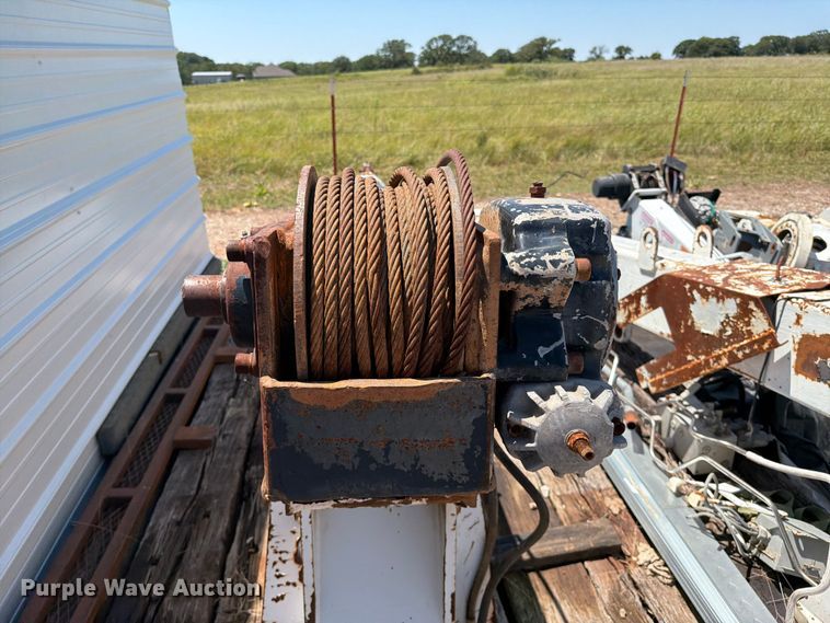 image for item FI0303 Truck crane