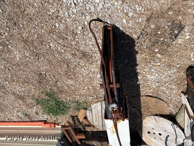 image for item FI0303 Truck crane