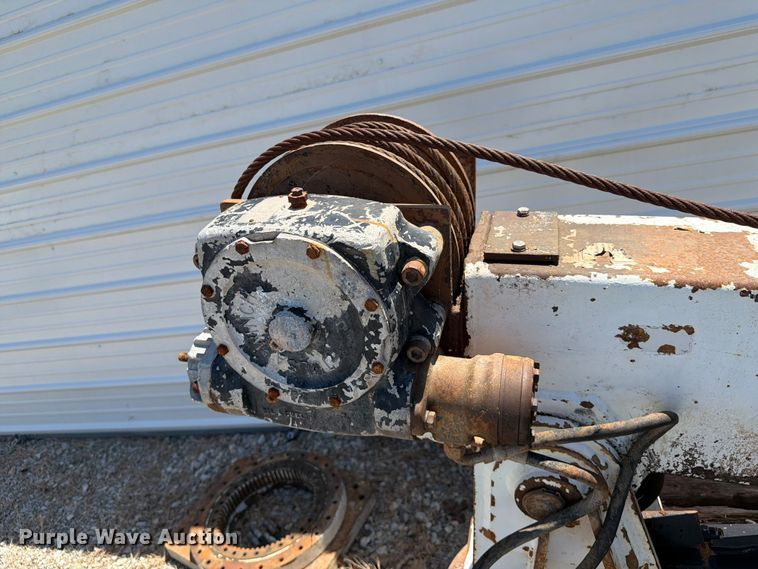 image for item FI0303 Truck crane