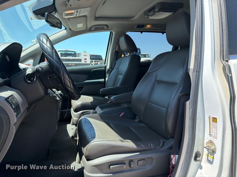image for item FI0304 2014 Honda Odyssey van