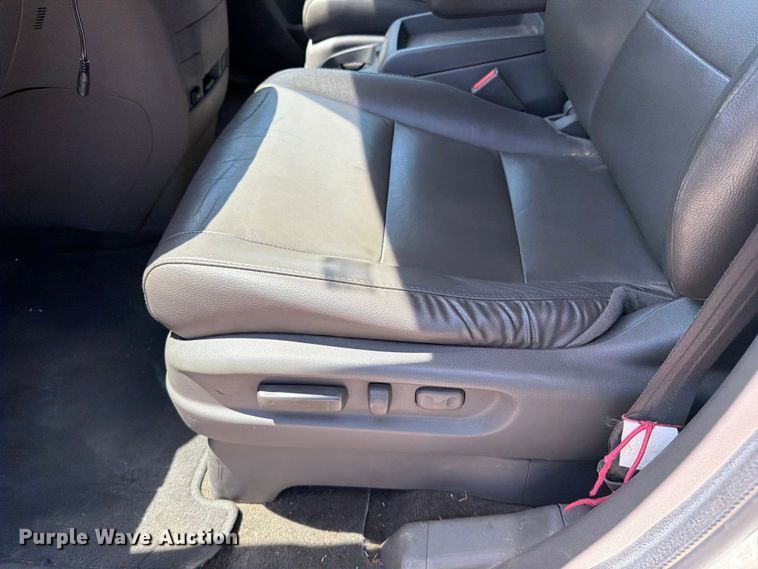 image for item FI0304 2014 Honda Odyssey van