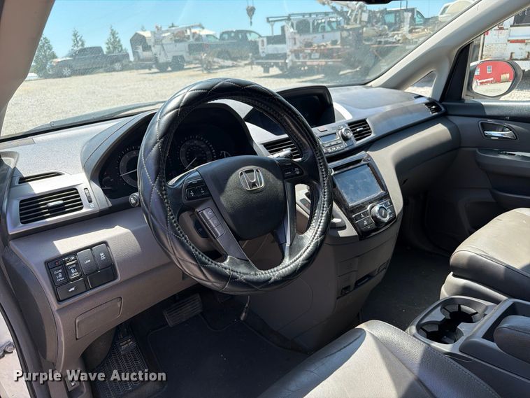 image for item FI0304 2014 Honda Odyssey van