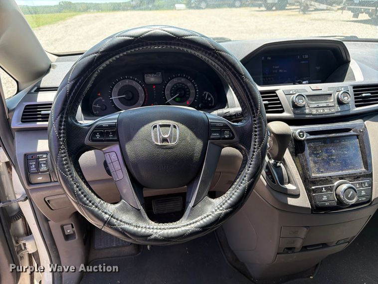 image for item FI0304 2014 Honda Odyssey van