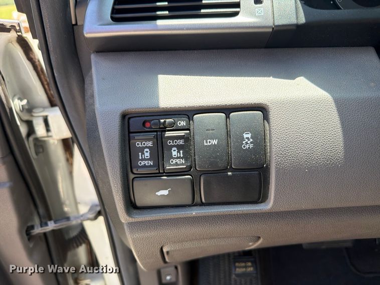 image for item FI0304 2014 Honda Odyssey van