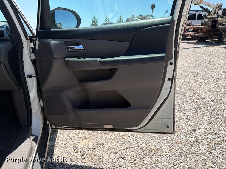 image for item FI0304 2014 Honda Odyssey van
