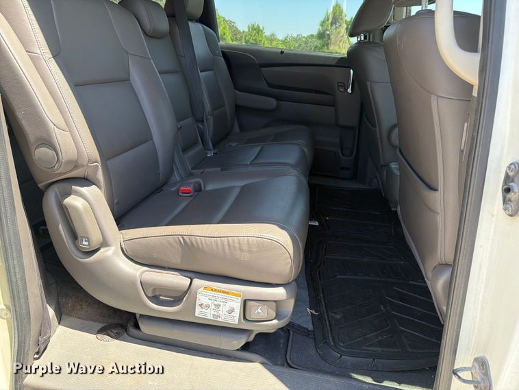 image for item FI0304 2014 Honda Odyssey van
