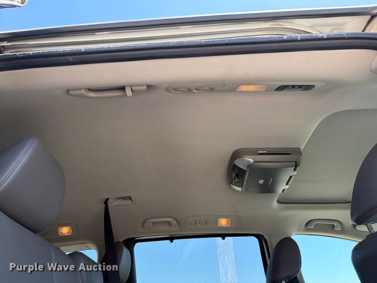 image for item FI0304 2014 Honda Odyssey van