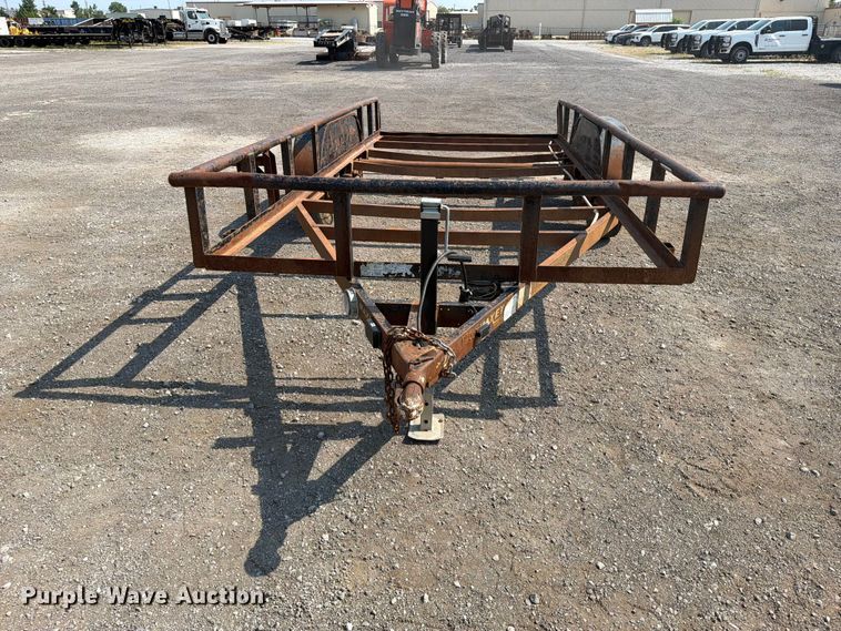 image for item FI0327 2011 Maxey flatbed trailer
