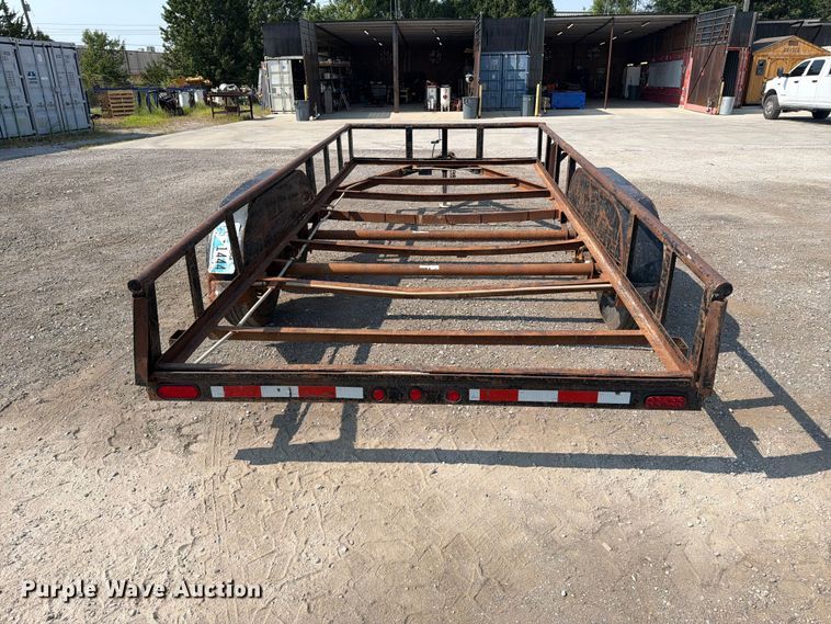 image for item FI0327 2011 Maxey flatbed trailer