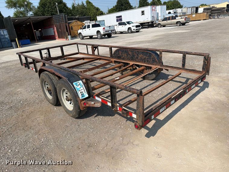 image for item FI0327 2011 Maxey flatbed trailer
