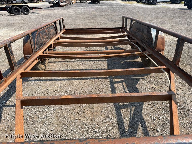 image for item FI0327 2011 Maxey flatbed trailer