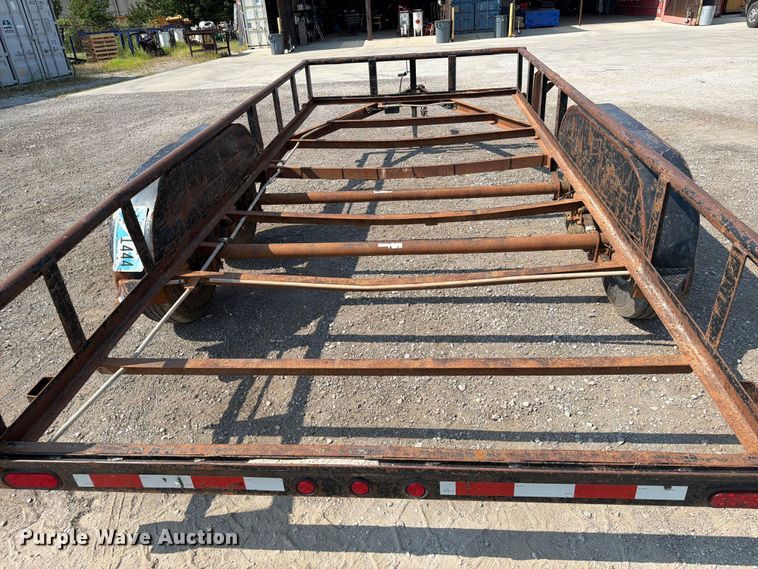 image for item FI0327 2011 Maxey flatbed trailer