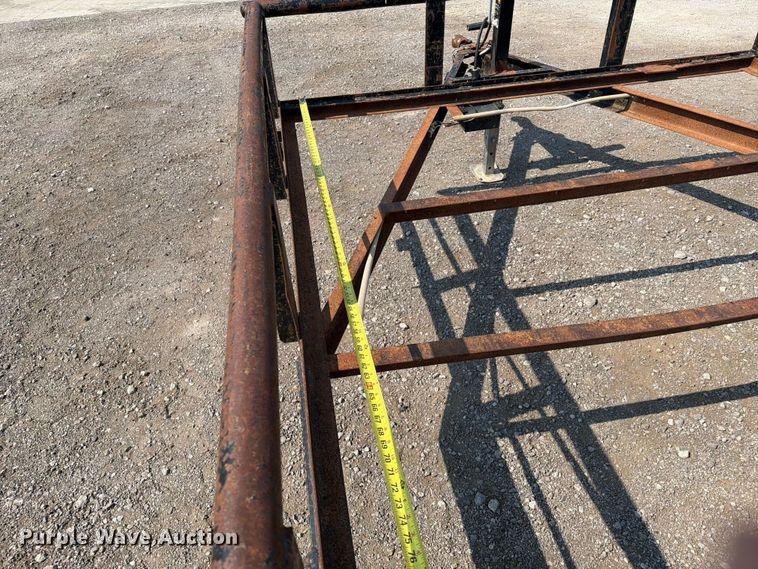 image for item FI0327 2011 Maxey flatbed trailer