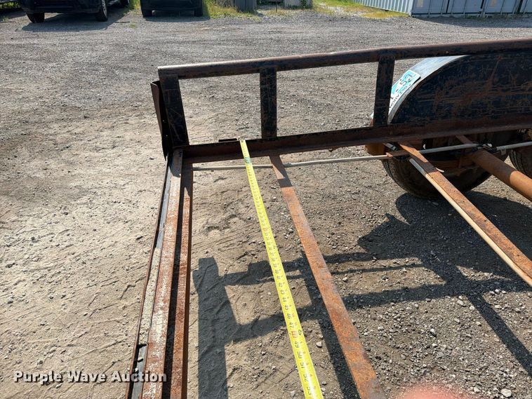 image for item FI0327 2011 Maxey flatbed trailer