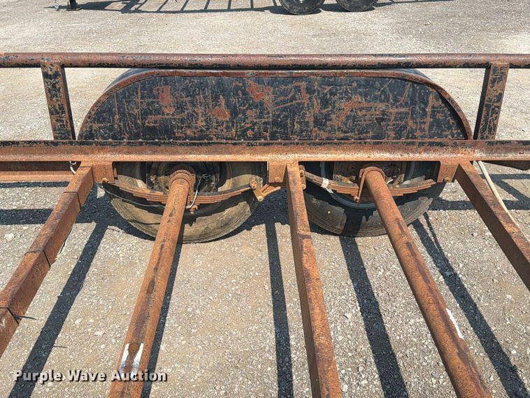 image for item FI0327 2011 Maxey flatbed trailer