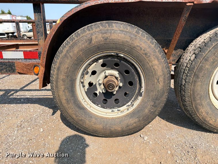 image for item FI0327 2011 Maxey flatbed trailer