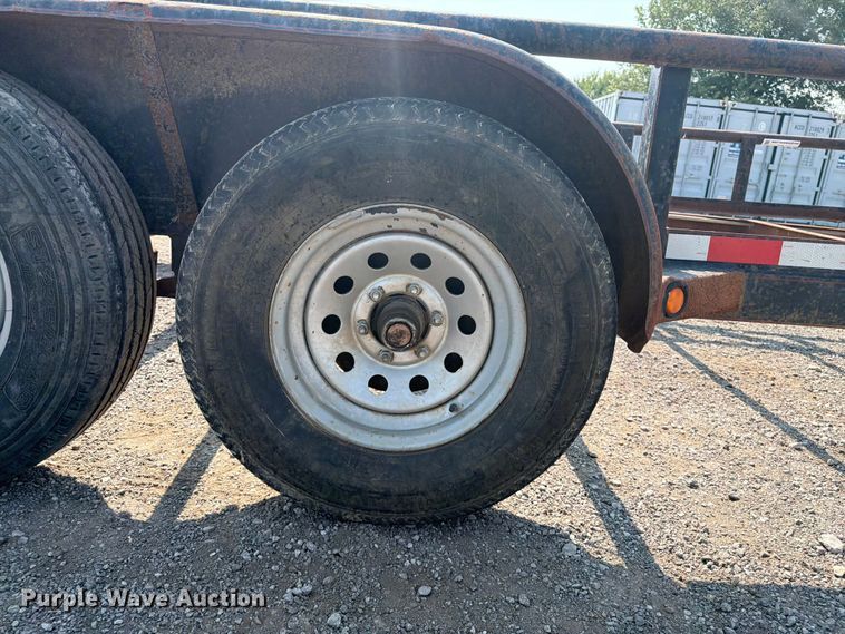 image for item FI0327 2011 Maxey flatbed trailer