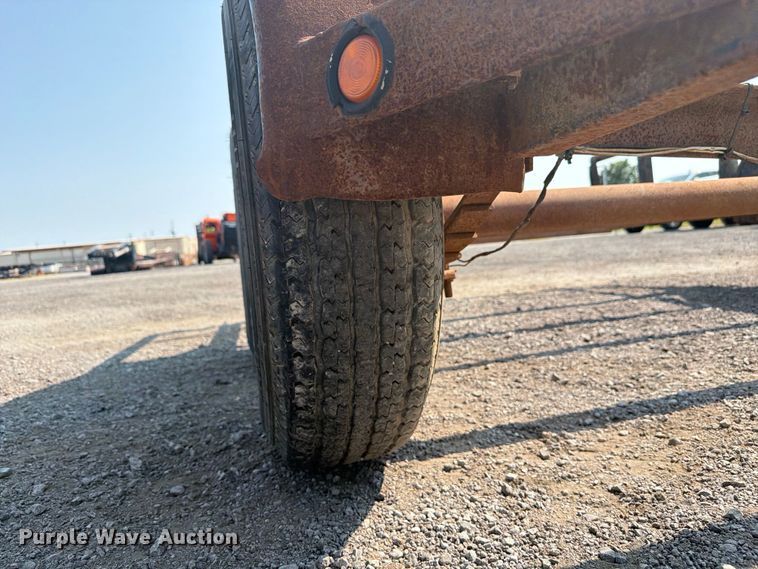image for item FI0327 2011 Maxey flatbed trailer