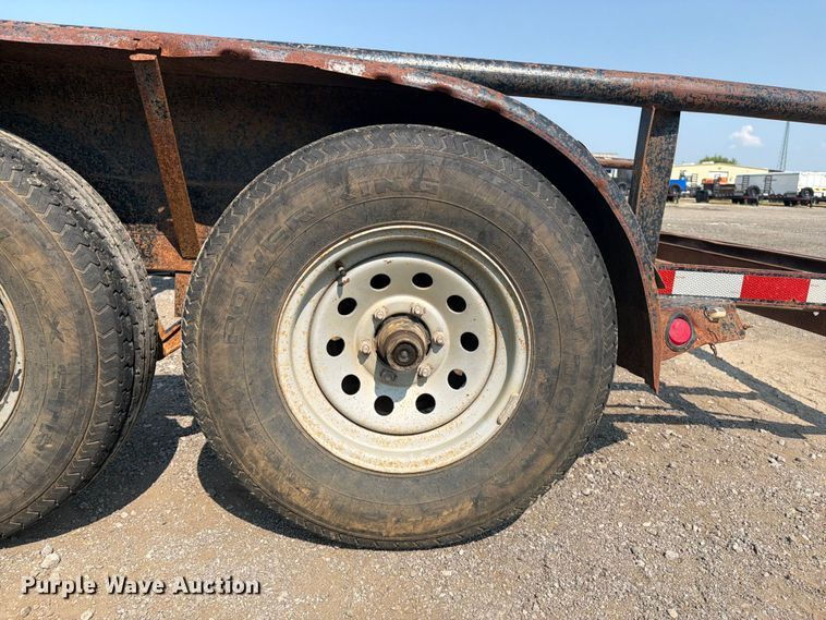 image for item FI0327 2011 Maxey flatbed trailer