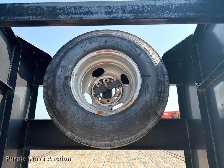 image for item FI0328 2015 Carry On Trailer Corporation equipment trailer