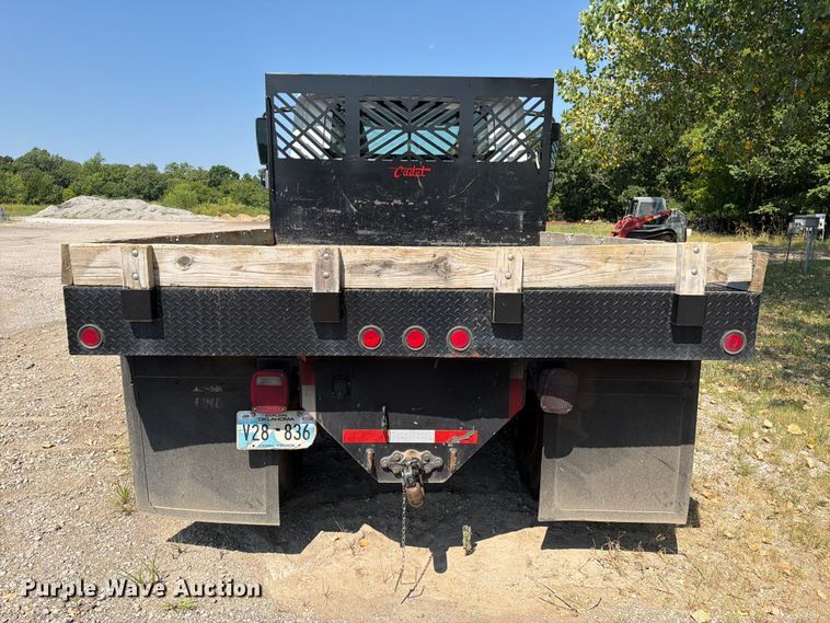 image for item FI0335 2003 International 4400 flatbed truck