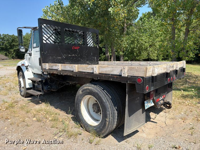 image for item FI0335 2003 International 4400 flatbed truck