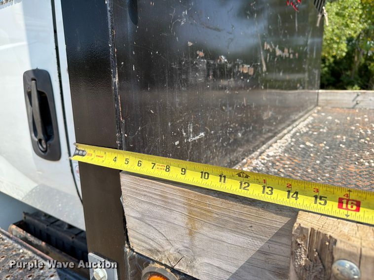 image for item FI0335 2003 International 4400 flatbed truck