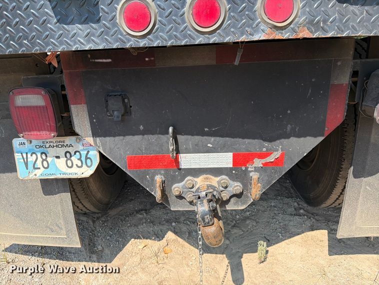 image for item FI0335 2003 International 4400 flatbed truck